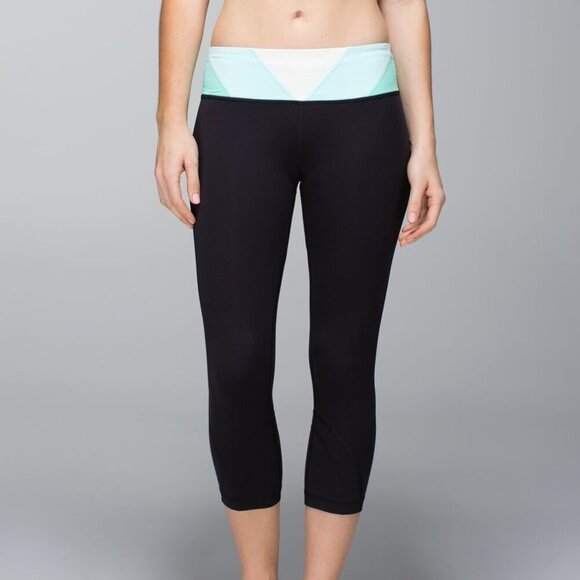 Lululemon Run: Inspire Crop II Size 6 - Picture 2 of 7
